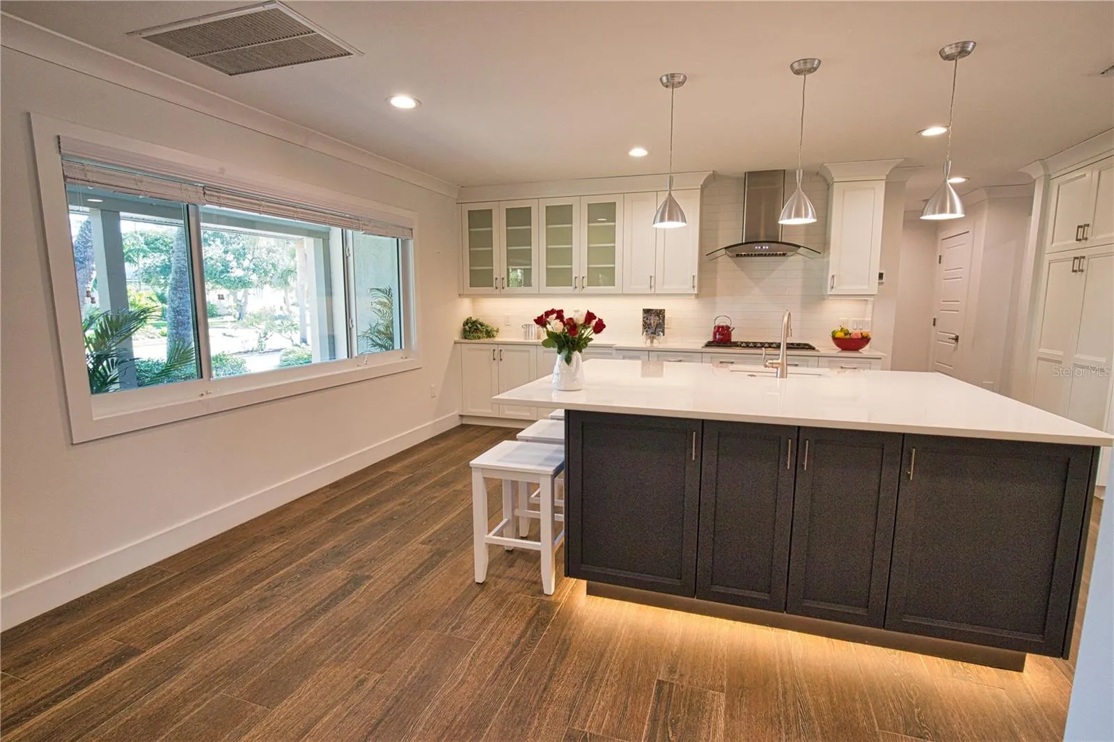 Kitchen Island with Seating,Sink & Storage
