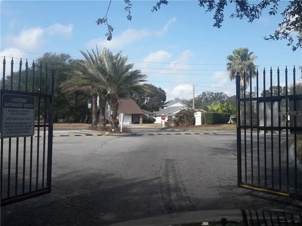 Gate