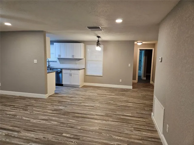 LIVINGROOM / DINING AREA