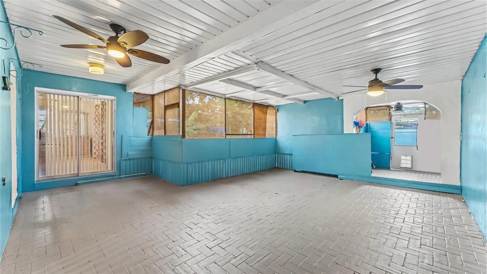 Virtually removed furniture items - Back Porch