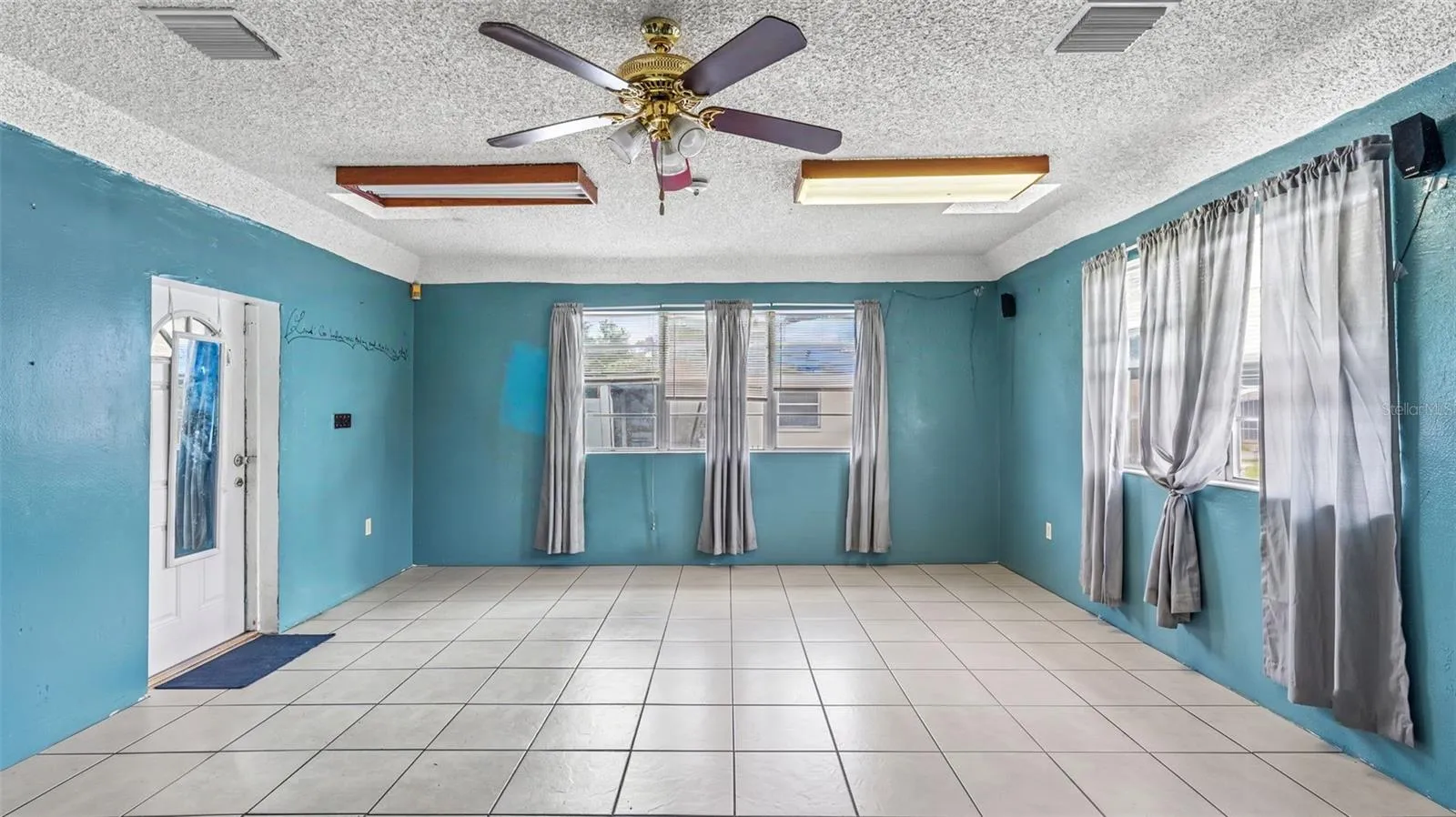 Virtually removed furniture items - Bedroom 4