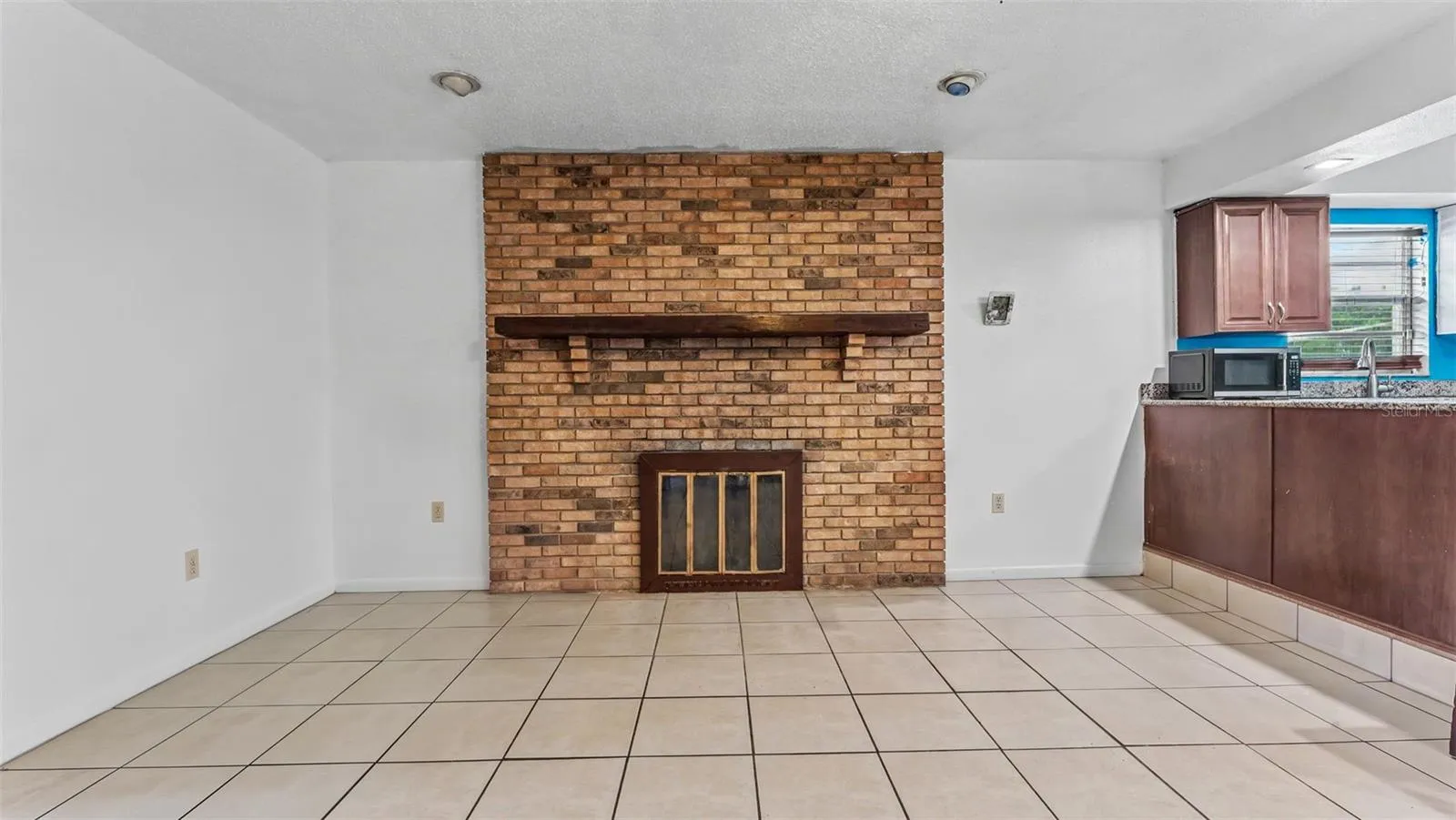 Virtually removed furniture items