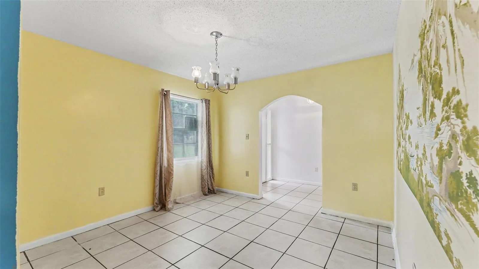 Virtually removed furniture items - Dining Room