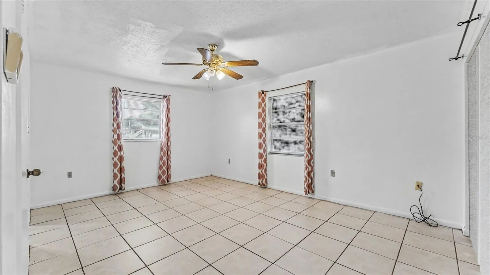 Virtually removed furniture items - Master Bedroom