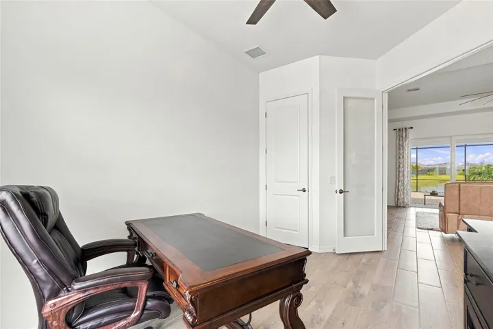 Den or 4th bedroom