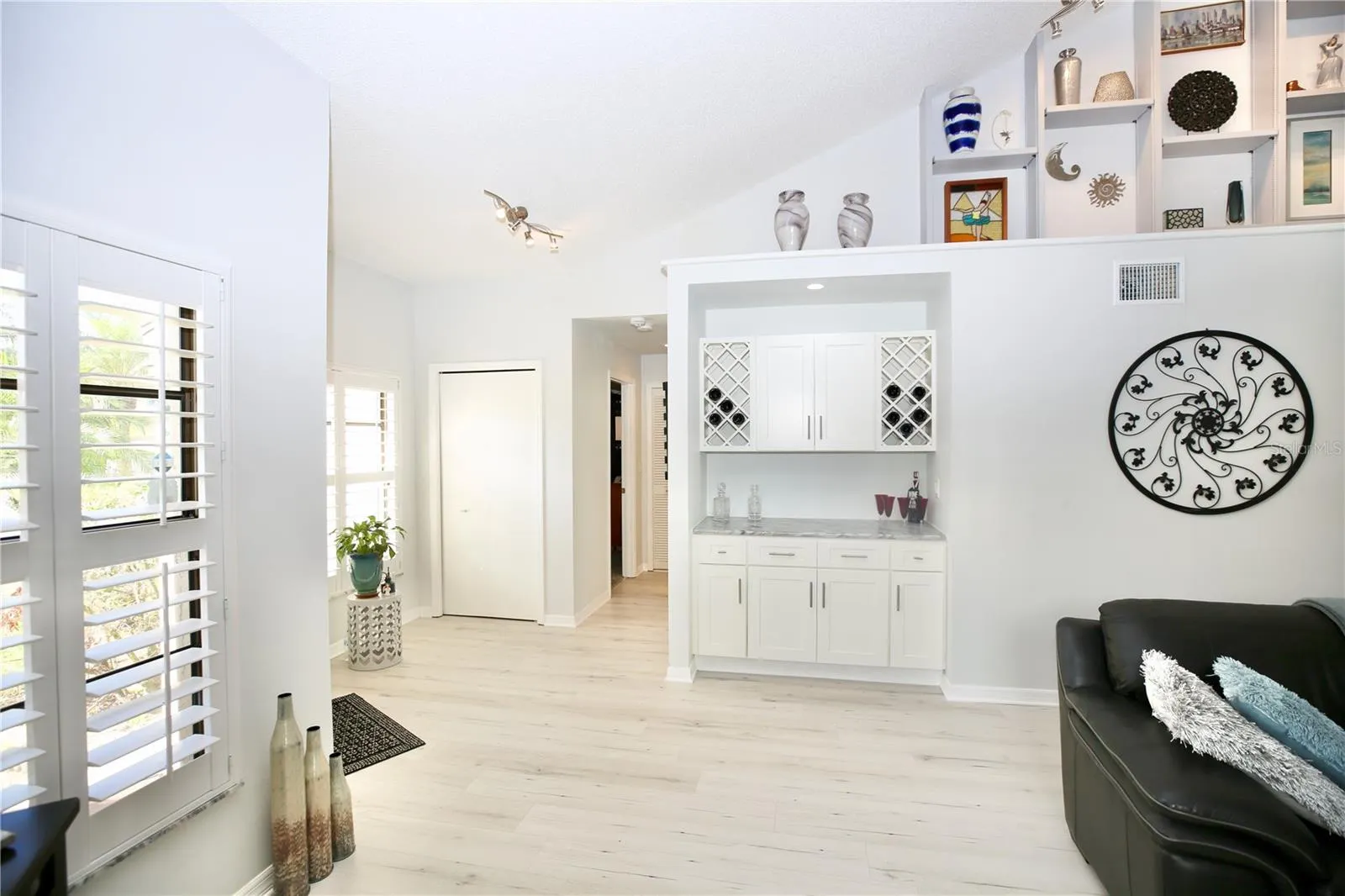built in wet bar and built in shelves
