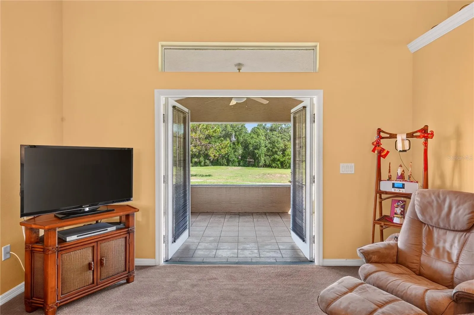 French doors to lanai
