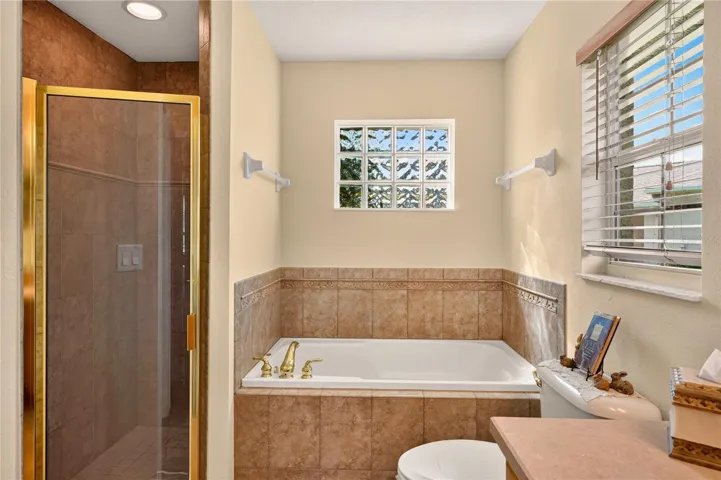 Soaking tub &amp; walk-in shower