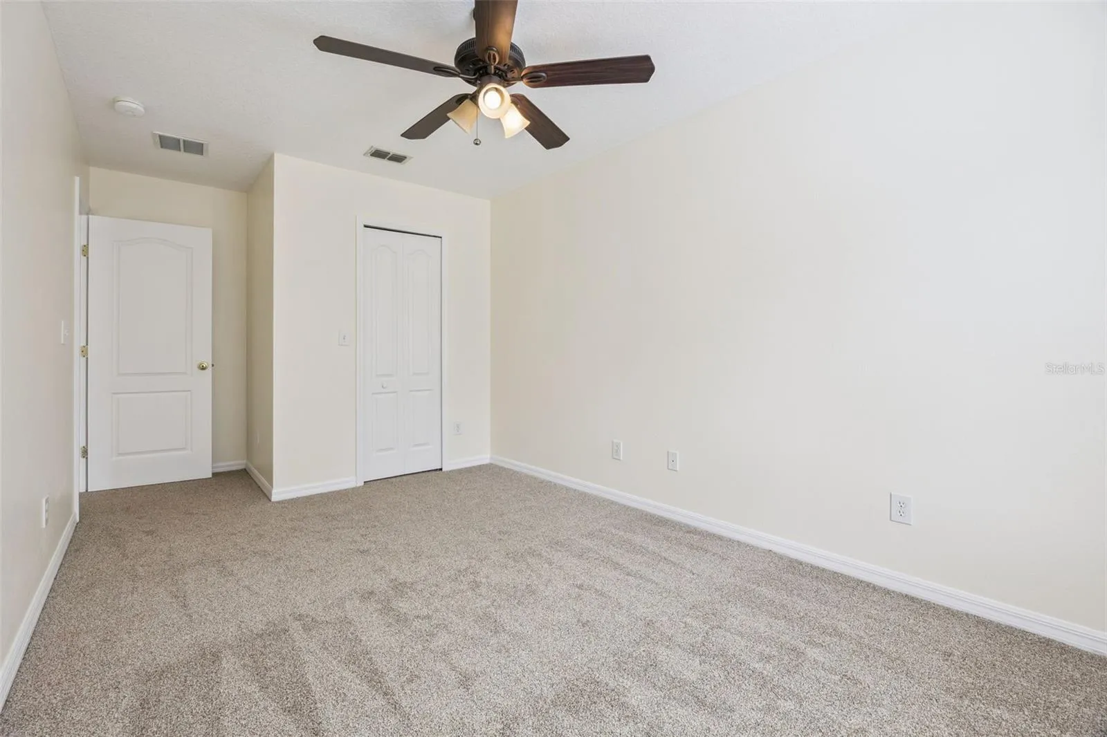 Bedroom 3 (9'6" x 17'11") with closet