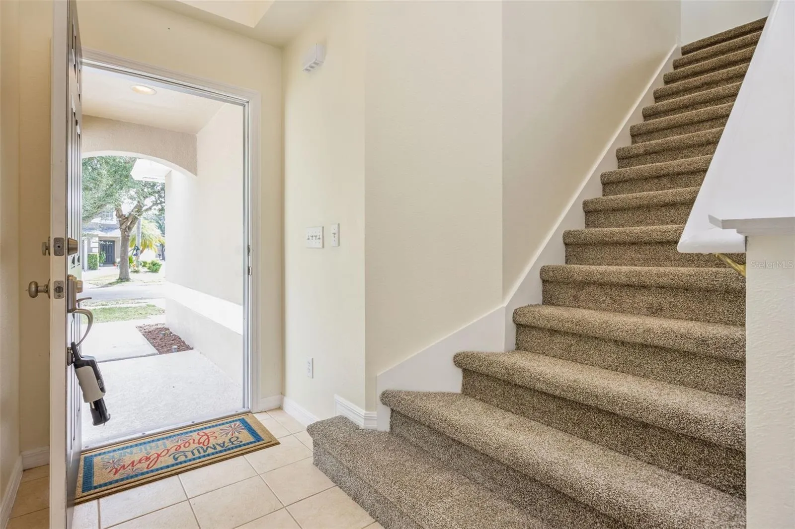Foyer (4'2" x 7'11") with staircase to the second floor