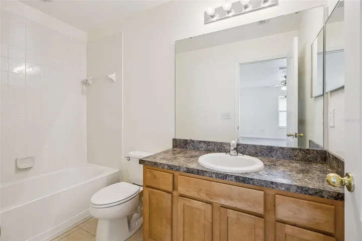Second-floor hall bath (5'2" x 9'2") with tub/shower