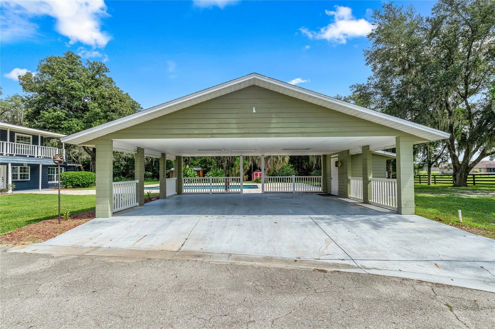 Carport or pool Entertainment area