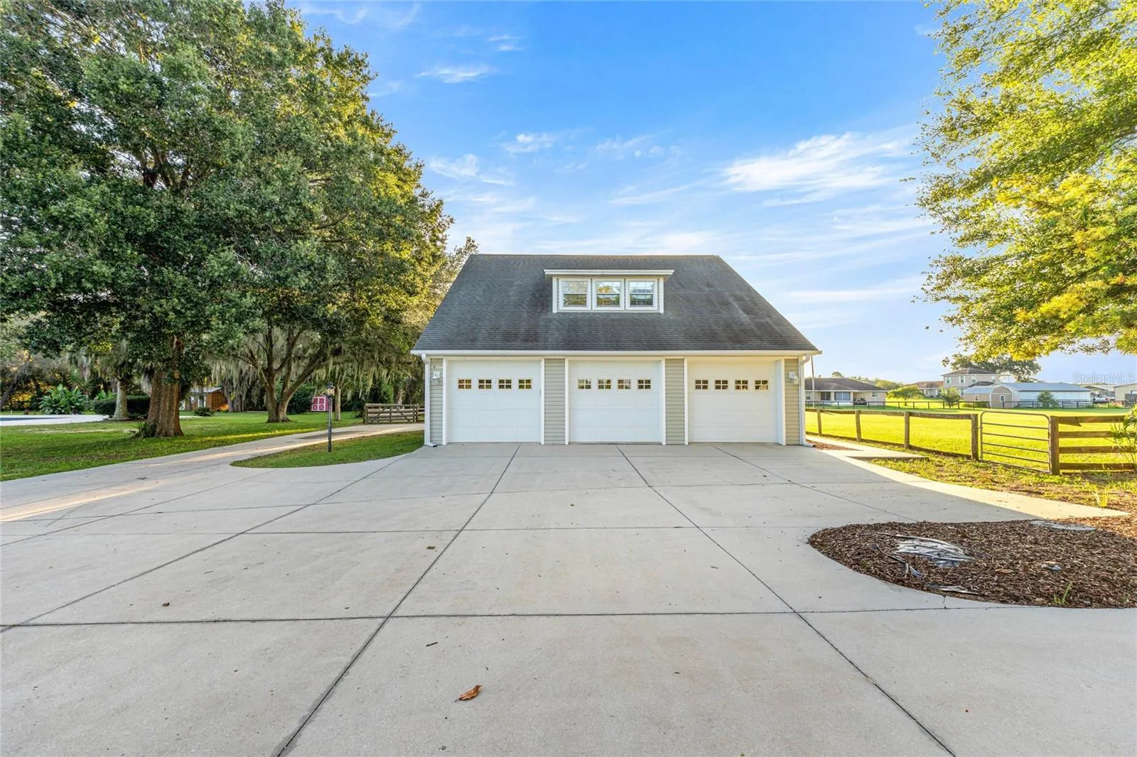4 Car Garage with Apartment Above