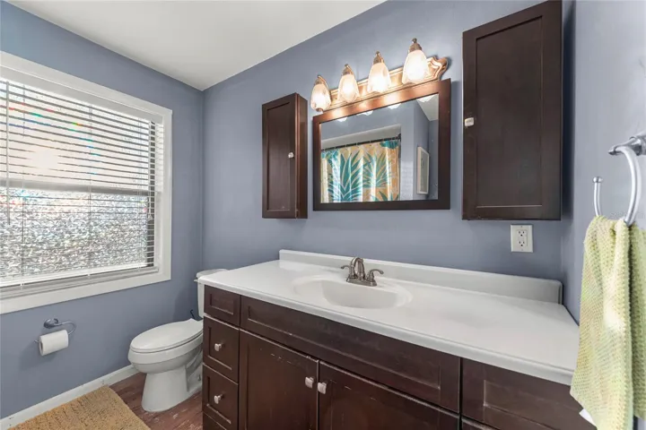 Apartment Full Bathroom