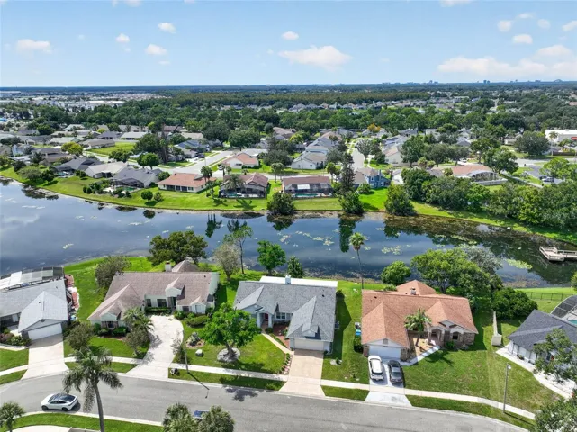 Sunny LAKEFRONT living in the beauty of Florida!