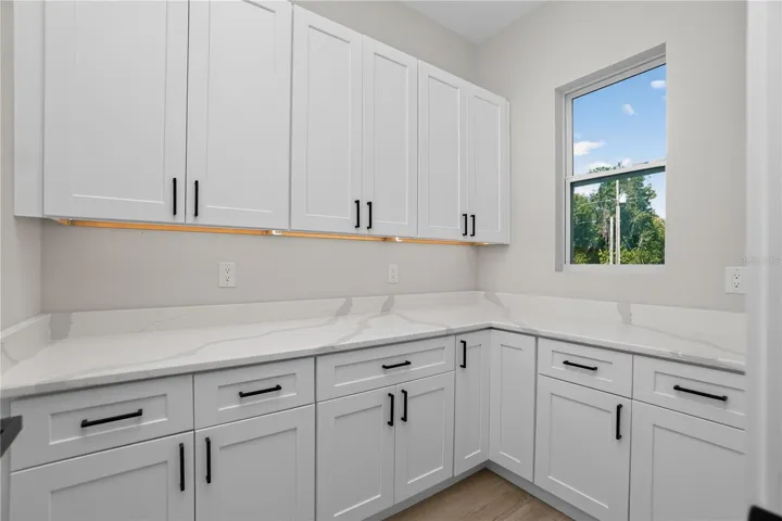 WALK-IN PANTRY