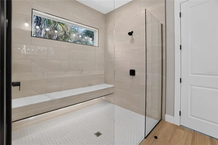 SPACIOUS SHOWER