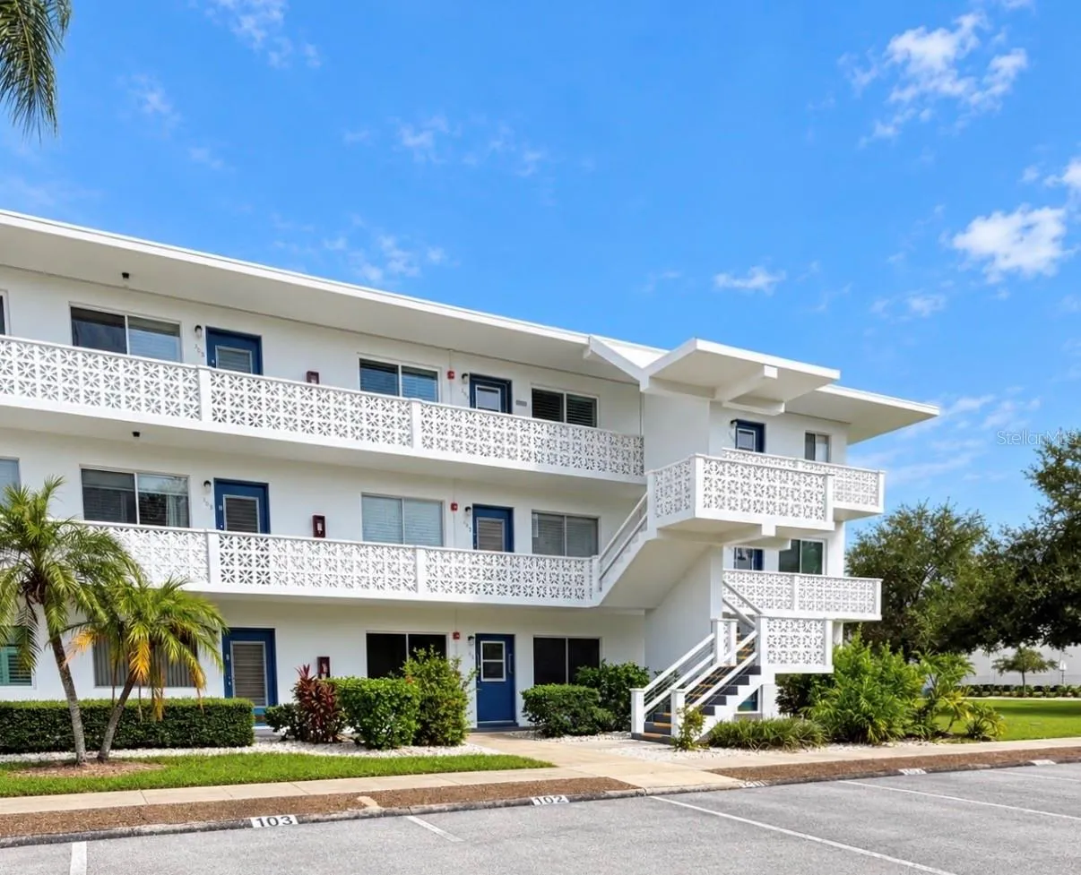Top floor unit 302