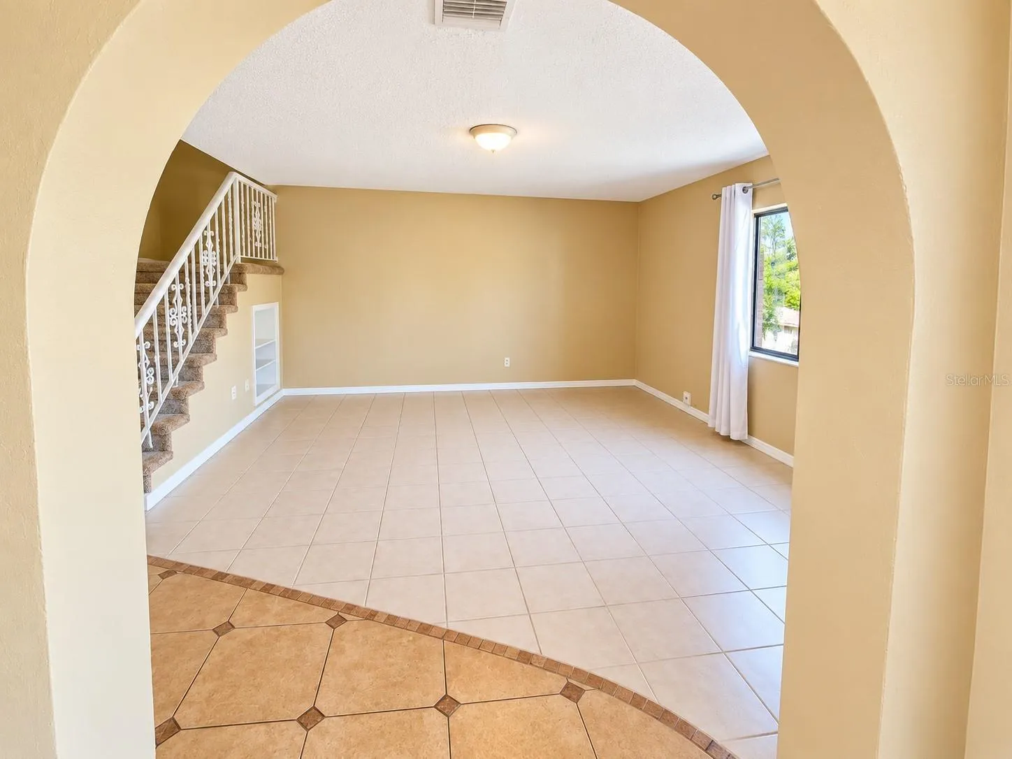 2086 Oak Meadow Cir. - Entrance
