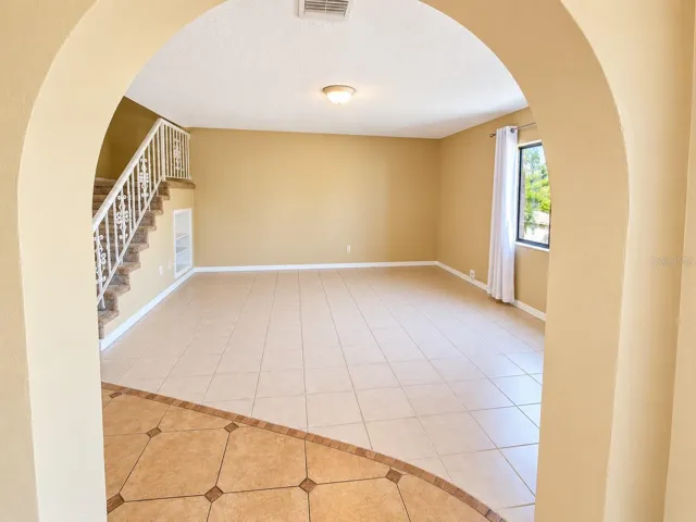 2086 Oak Meadow Cir. - Entrance