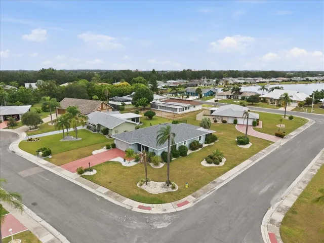Walking distance to the Lake