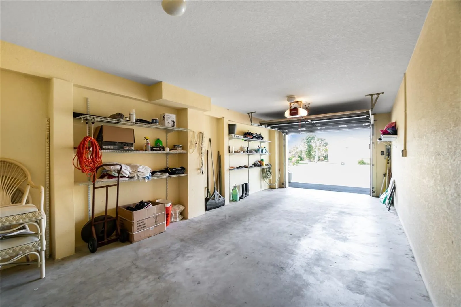 Tandem garage
