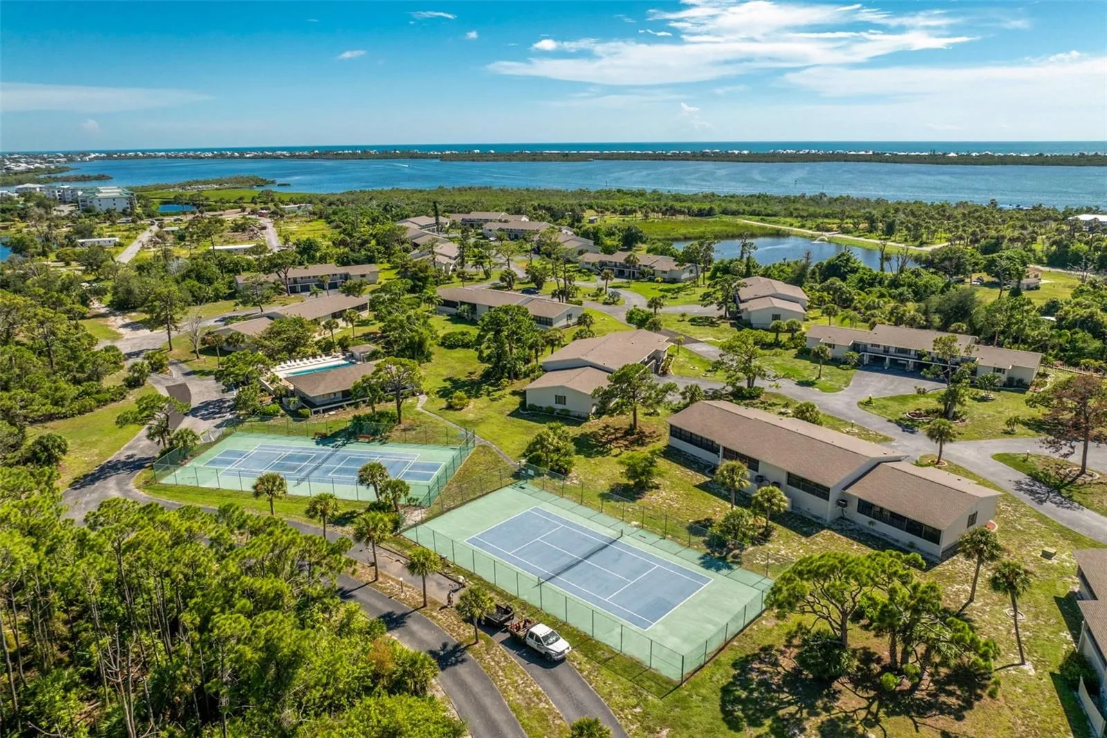 Tennis/pickleball courts