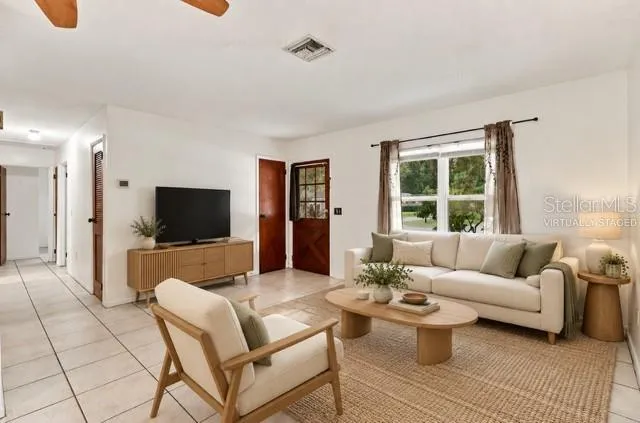 Living room Virtually staged