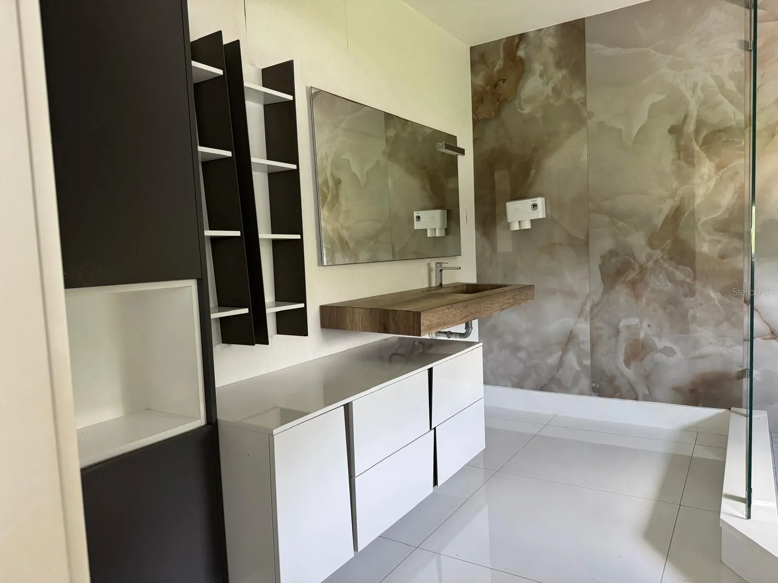 PRIMARY BATHROOM, SECOND FLOOR