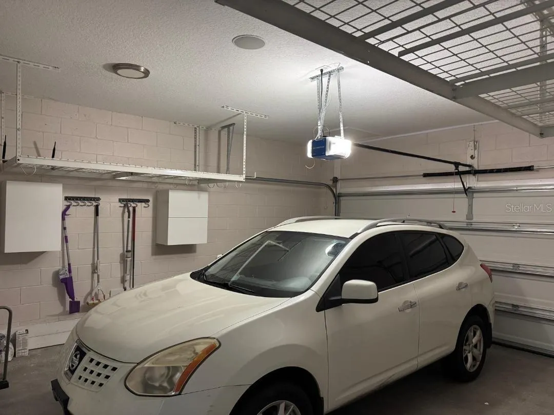 GARAGE.