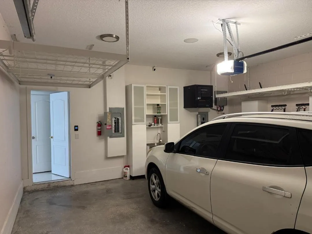 GARAGE