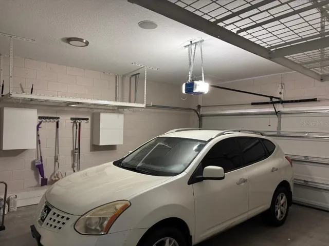 GARAGE.