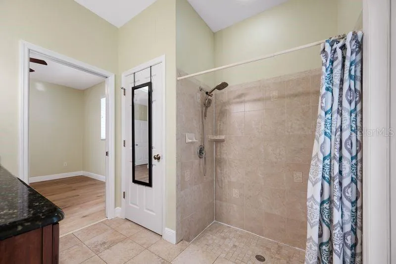 #3 En-Suite Bathroom
