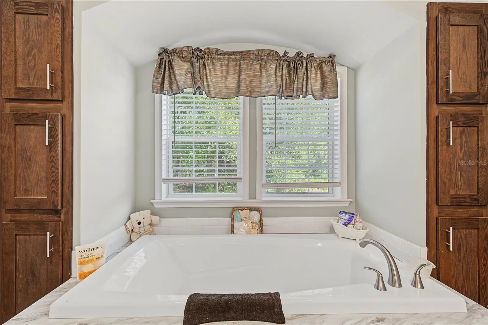 Primary Bathroom Soaking Tub - 30436 Calle Lane