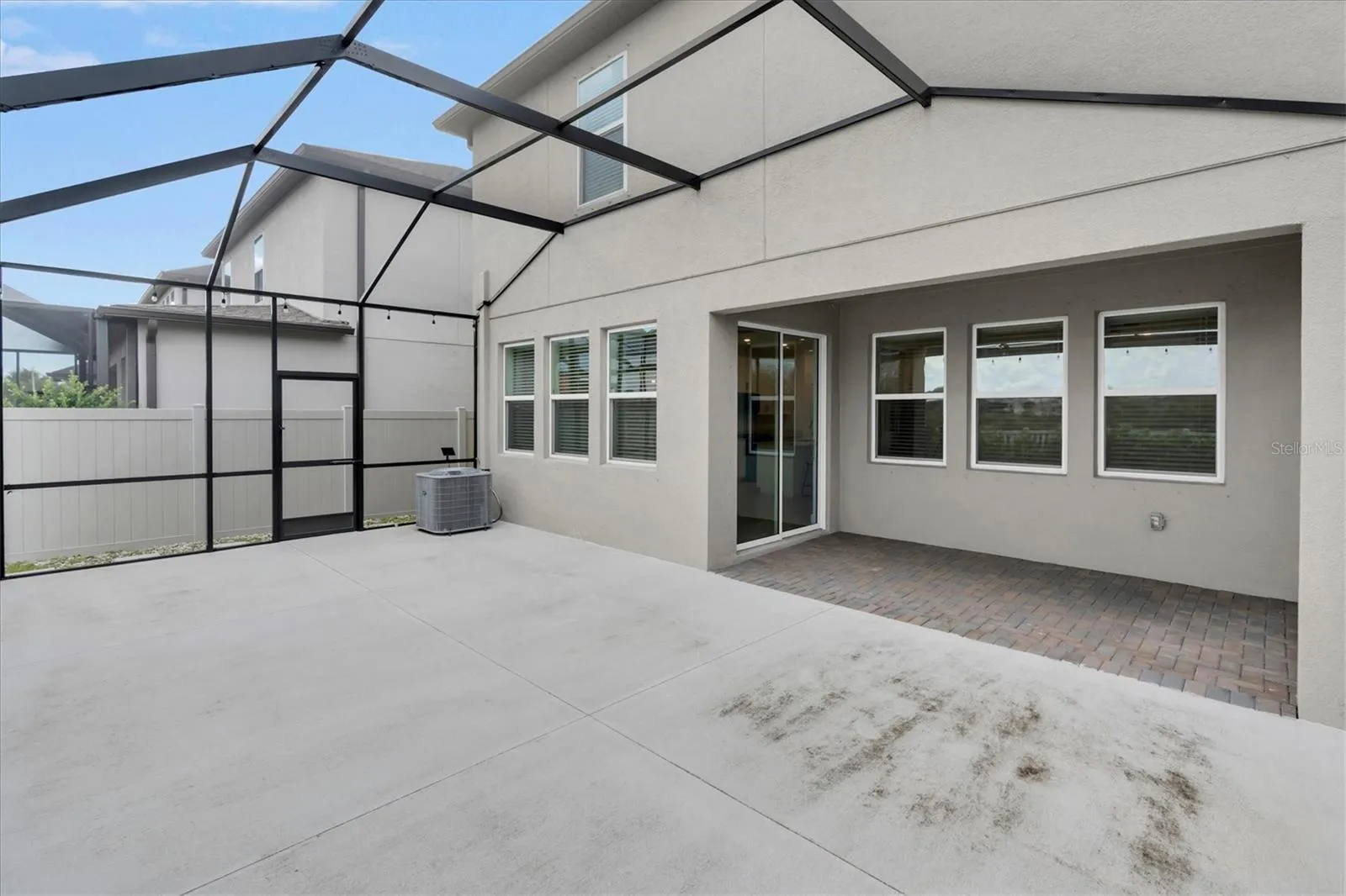 Oversized Lanai