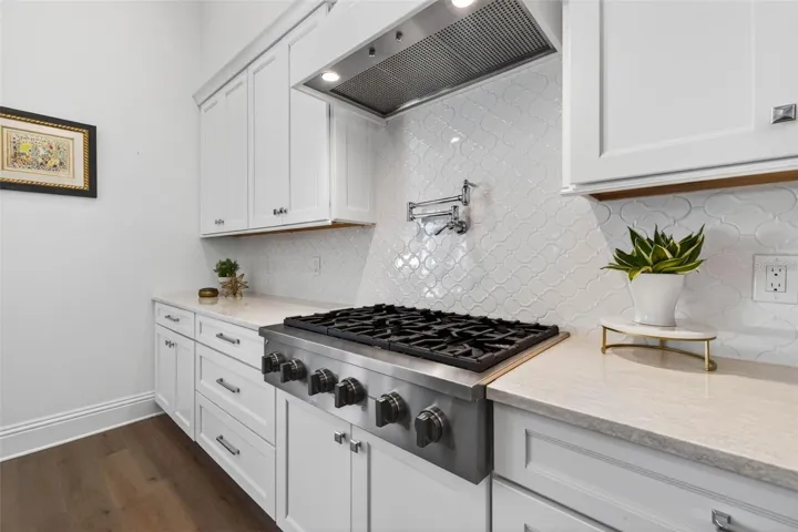 Culinary Excellence with a Six-Burner Gas Cooktop & Pot Filer