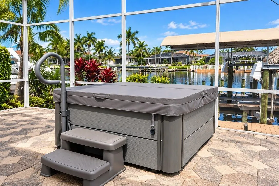 NEW Hot Tub - Conveys w/ Home