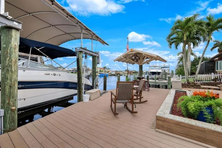 2 Boat Lifts (4,000 lb lift has NEW bunks)