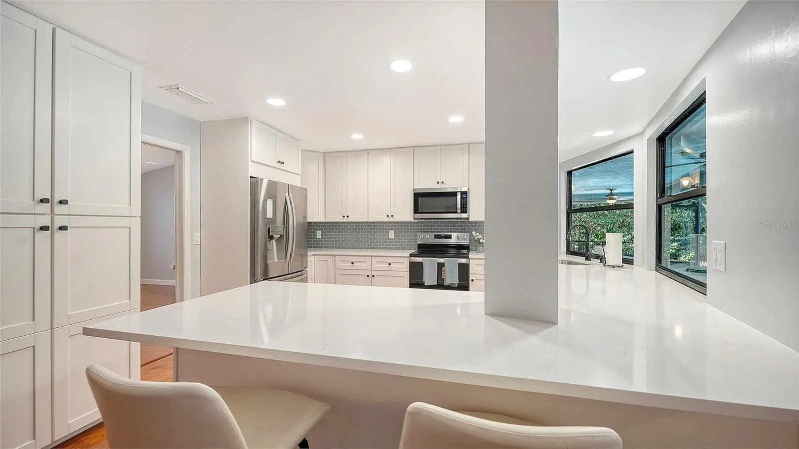Kitchen Breakfast Bar