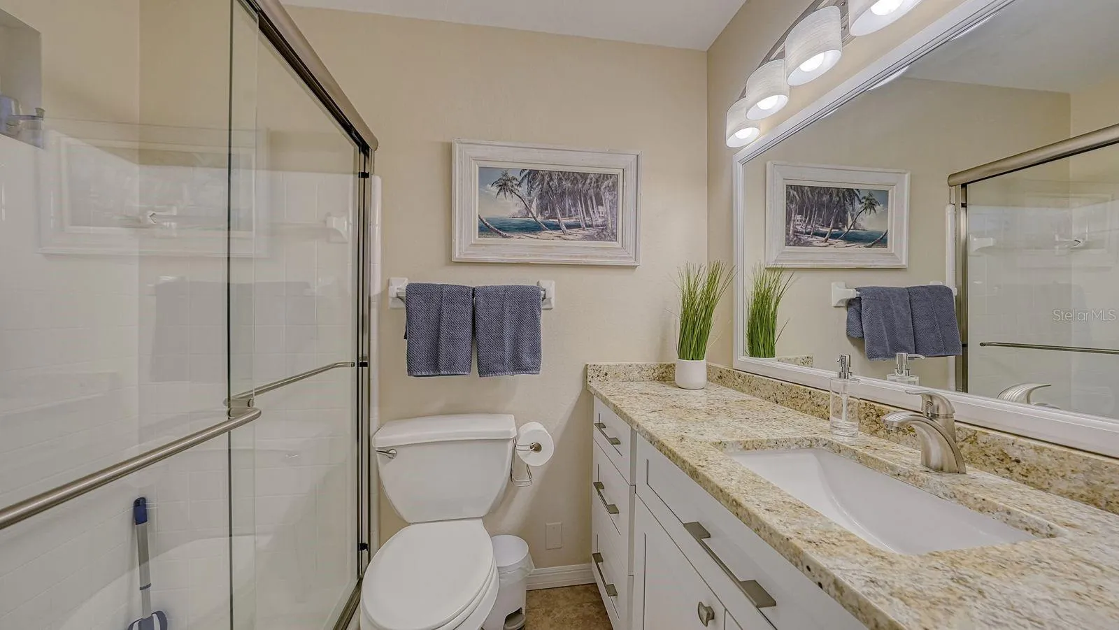 On-Suite Owner's Bath with Walk-in Shower