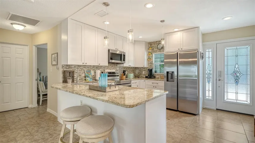 Kitchen - Breakfast Bar