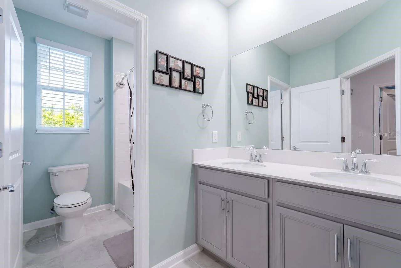 Guest Bathroom - Upstairs