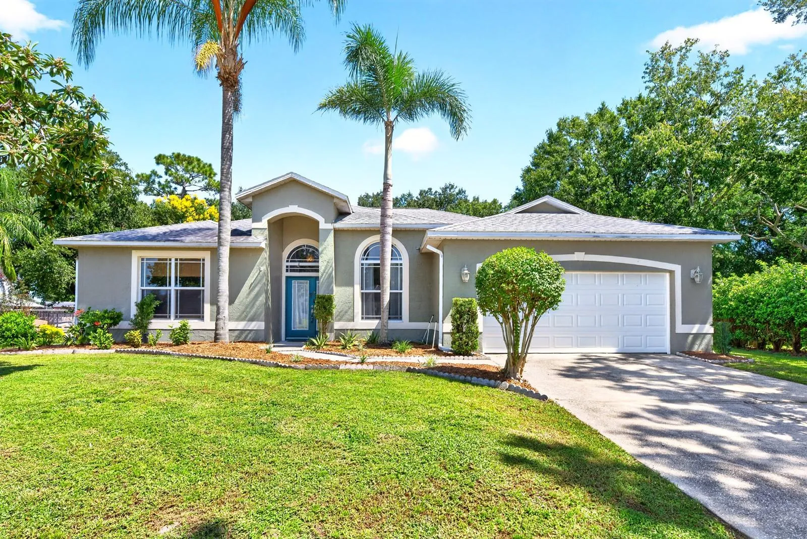 Welcome to this BEAUTIFULLY MAINTAINED Canoe Creek Woods home in St. Cloud where space, privacy and RESORT-STYLE OUTDOOR LIVING come together.