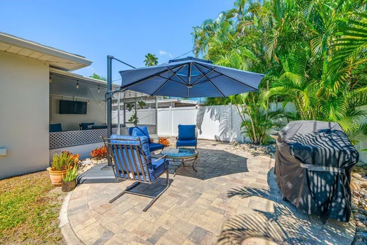Paver Patio - Private and Tropical