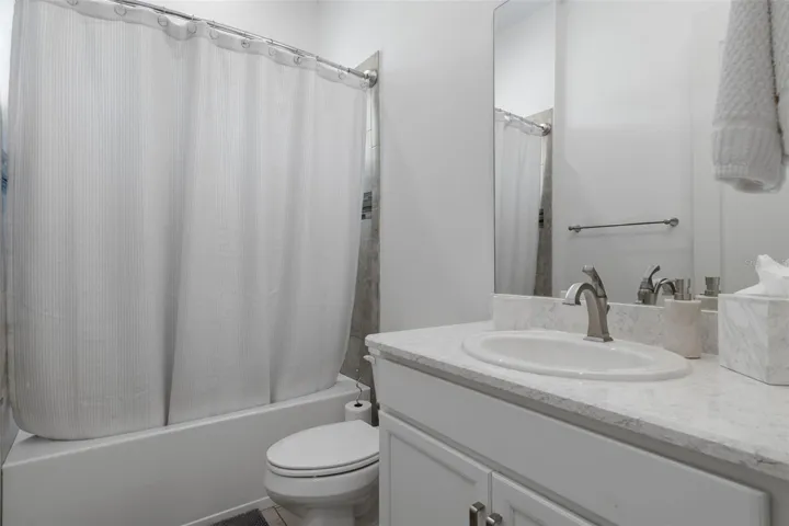 guest bathroom 3