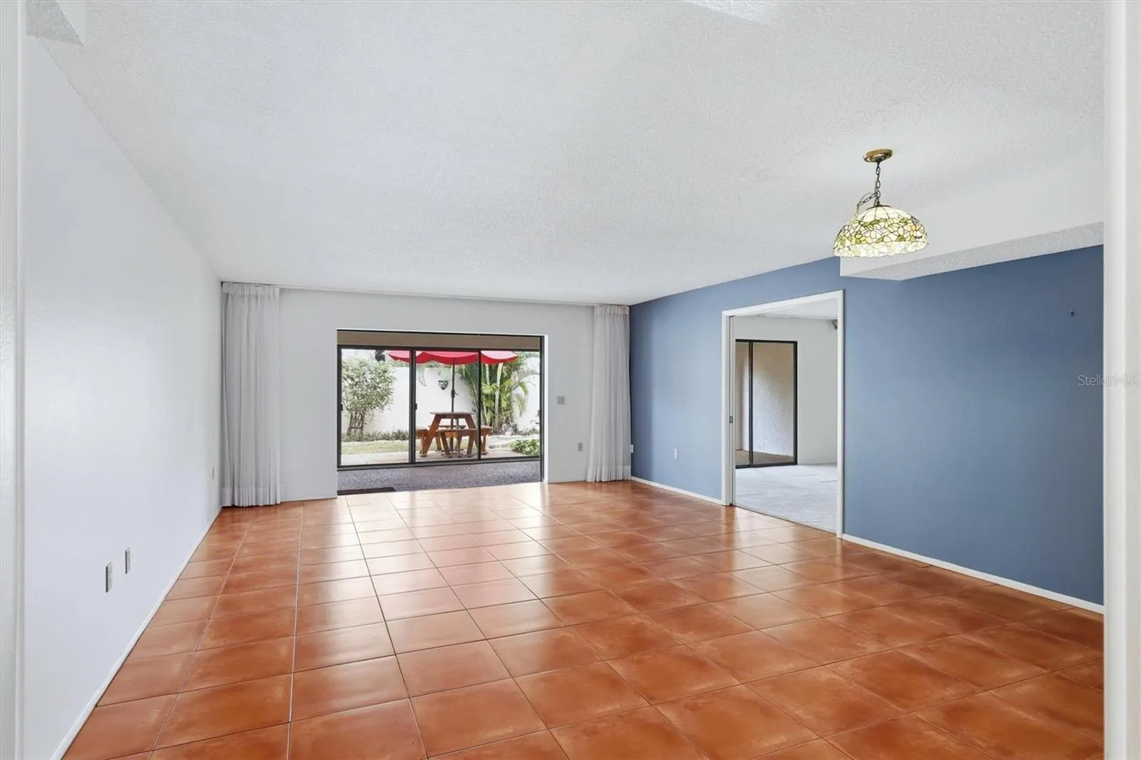 Living/Dining area