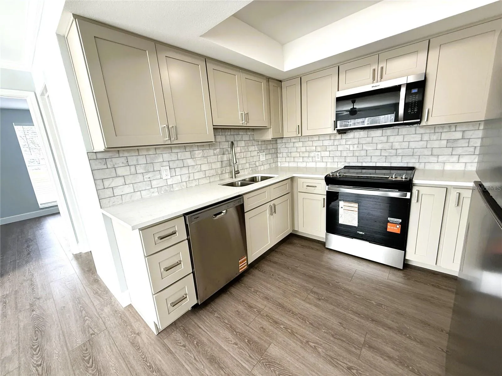 New  Kitchen Cabinets and Appliances