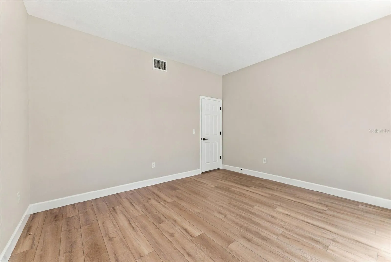 Office/bedroom does not have a dedicated closet but is very spacious