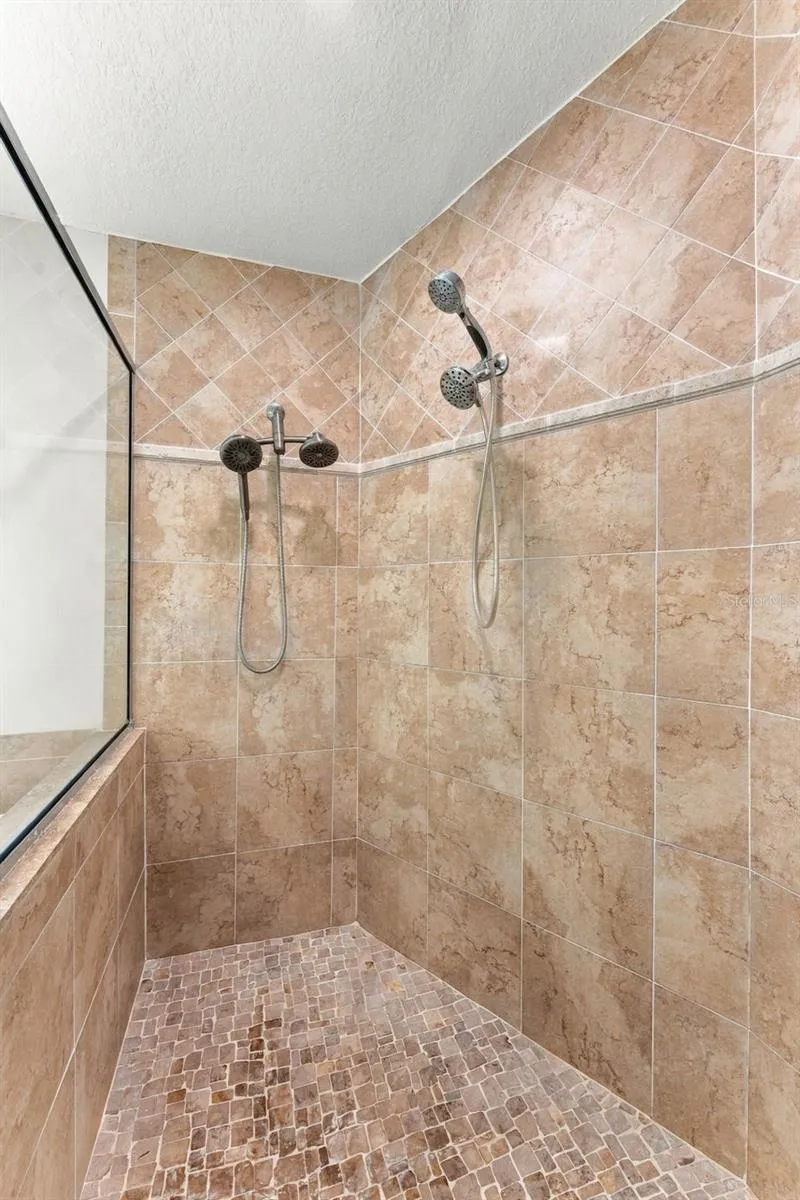 Very large shower with multiple shower heads