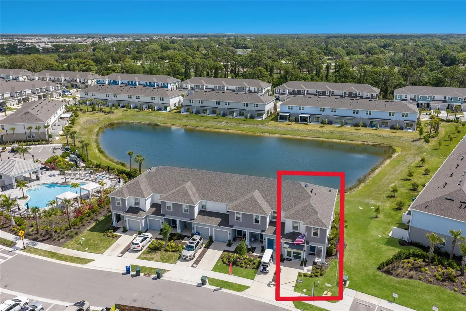 Amazing former model home in the community Vinterra Townhomes with incredible lake views! Never lived in! Vinterra Townhomes is less than 3 miles from Nokomis Beach and its famous nightly drum circle!